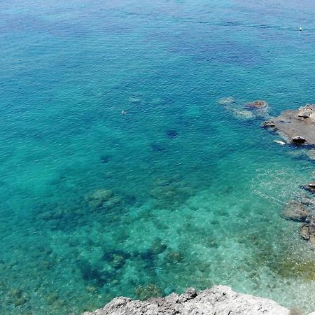 Vila Casa Sugli Scogli Fontane Bianche Exteriér fotografie