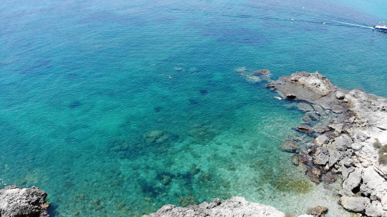 Vila Casa Sugli Scogli Fontane Bianche Exteriér fotografie
