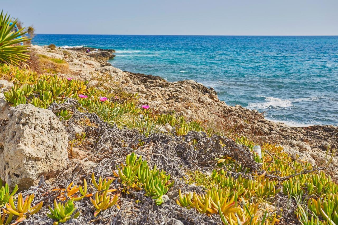 Vila Casa Sugli Scogli Fontane Bianche Exteriér fotografie