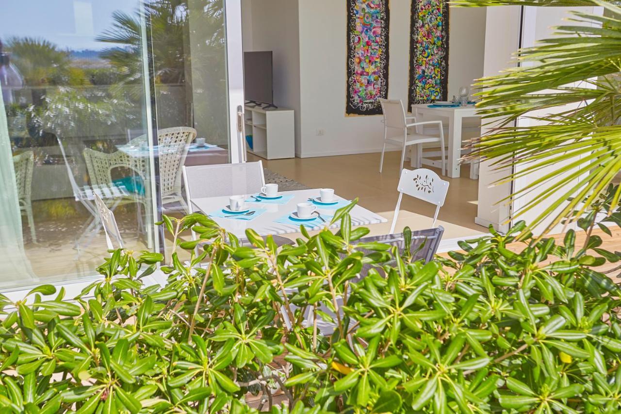 Vila Casa Sugli Scogli Fontane Bianche Exteriér fotografie