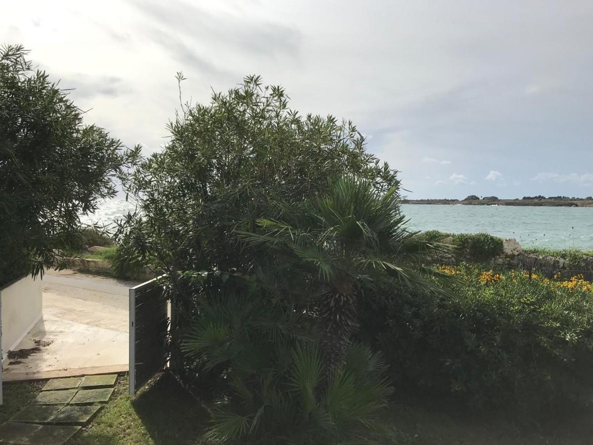 Vila Casa Sugli Scogli Fontane Bianche Exteriér fotografie