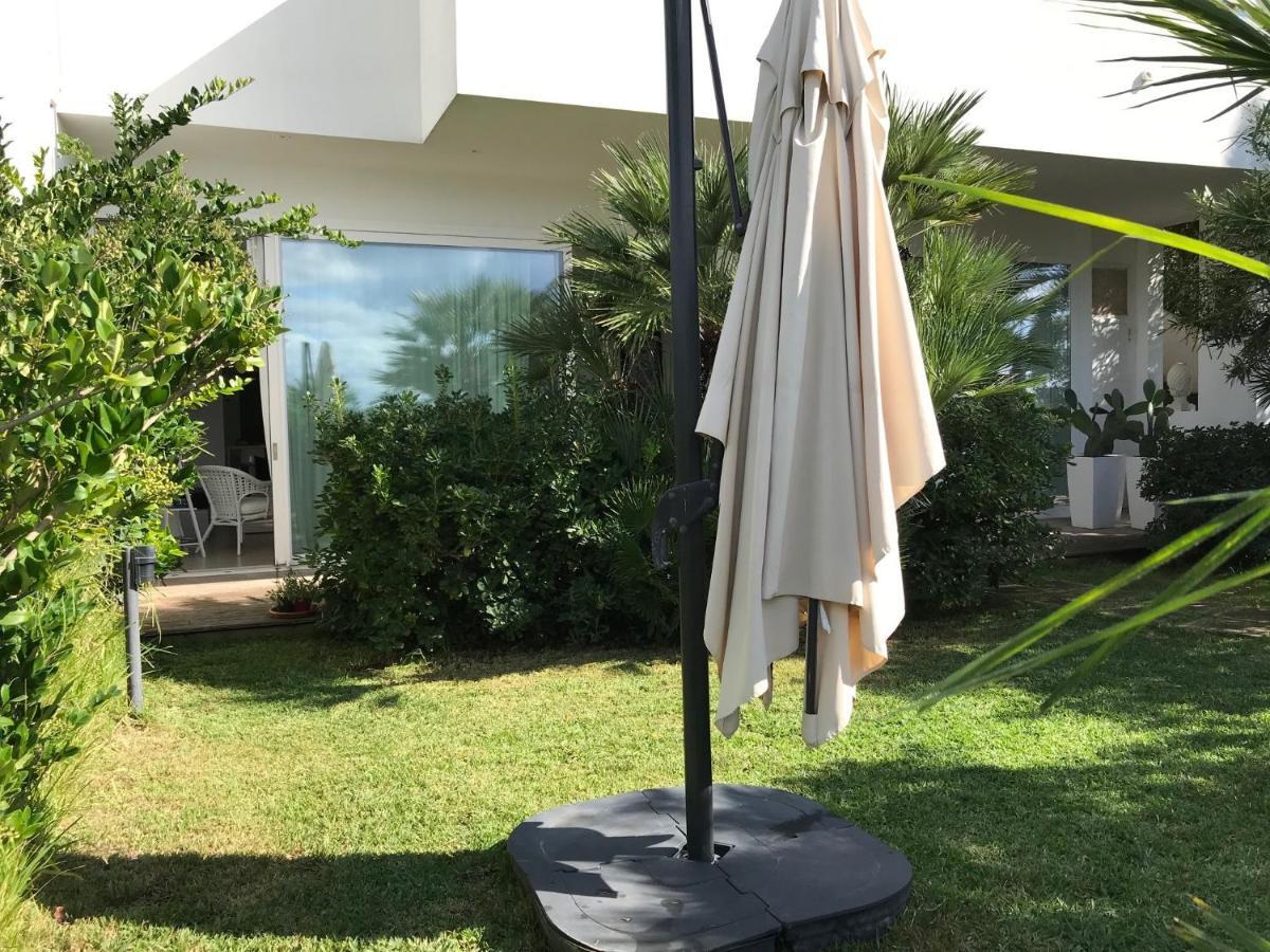 Vila Casa Sugli Scogli Fontane Bianche Exteriér fotografie